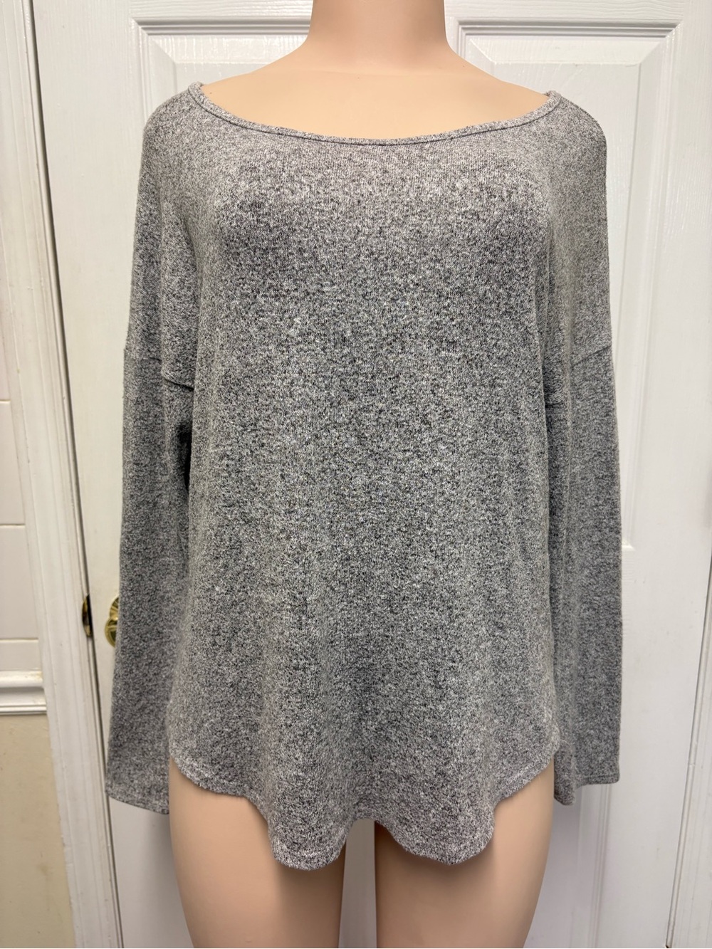 Green Envelope Los Angeles M Gray Button Back Oversized Tunic Top